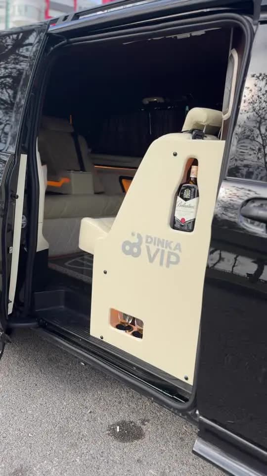 Dinka Transfer vehicle entrance detail