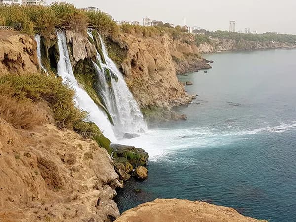 Düden Şelalesi: Antalya’nın Doğal Güzelliği
